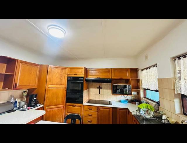 3 BEDROOM HOUSE FOR SALE IN ARBORETUM